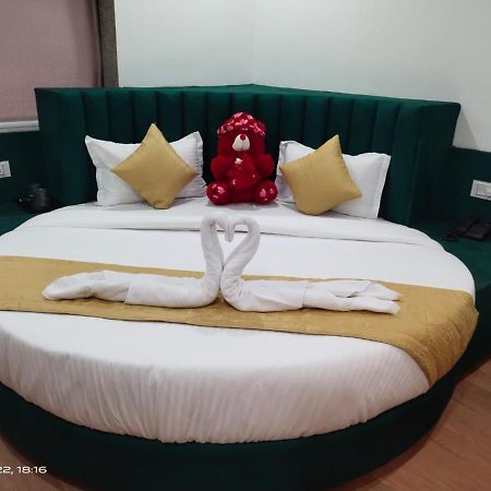 Collection O Hotel Green Park Anand Bagian luar foto