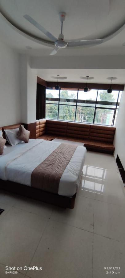 Collection O Hotel Green Park Anand Bagian luar foto