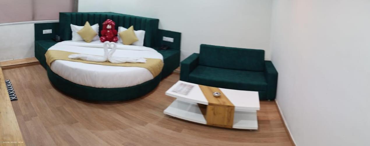 Collection O Hotel Green Park Anand Bagian luar foto