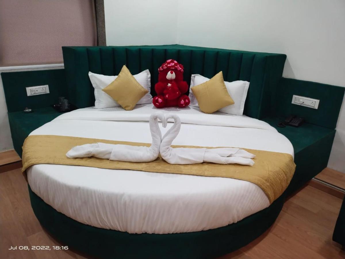 Collection O Hotel Green Park Anand Bagian luar foto