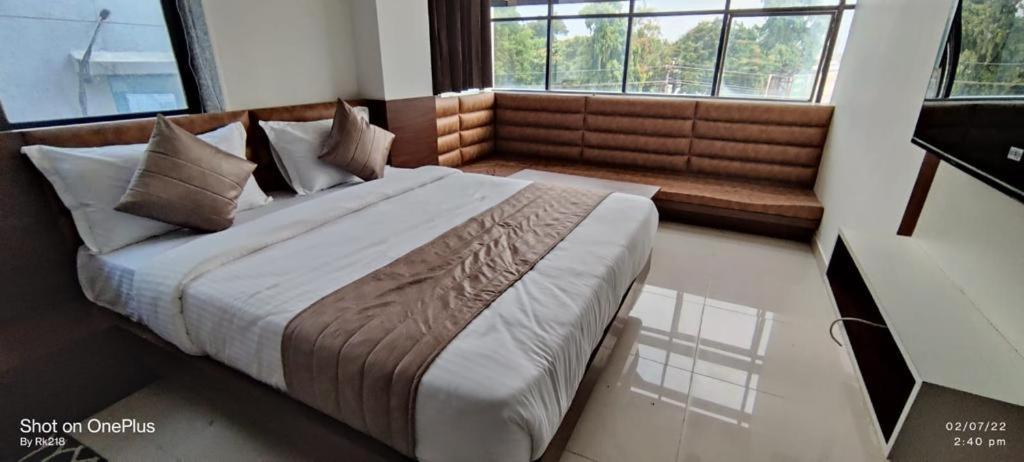 Collection O Hotel Green Park Anand Bagian luar foto