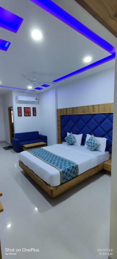 Collection O Hotel Green Park Anand Bagian luar foto
