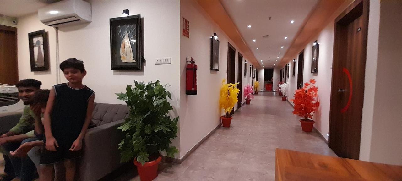 Collection O Hotel Green Park Anand Bagian luar foto