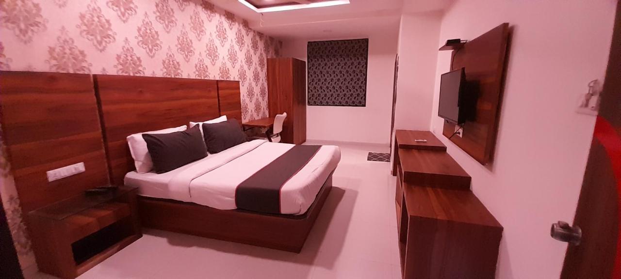 Collection O Hotel Green Park Anand Bagian luar foto